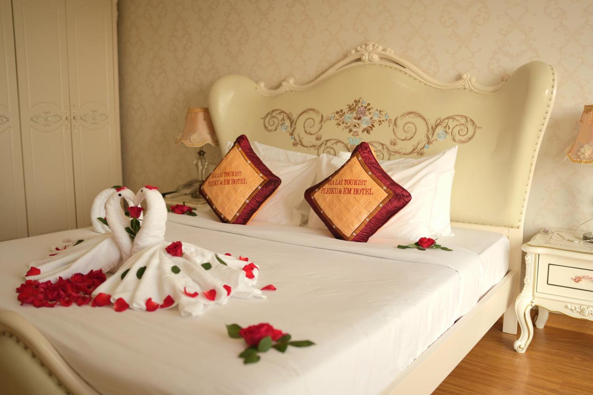Pleiku & Em Hotel By Gia Lai Tourist Екстер'єр фото